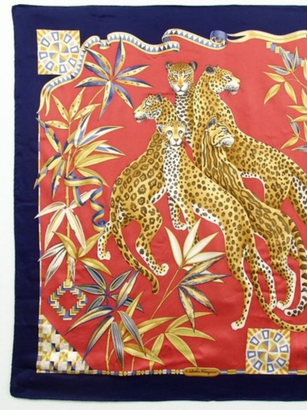 Authentic Salvatore Ferragama animal pattern scarf silk[Used] - Picture 2 of 3